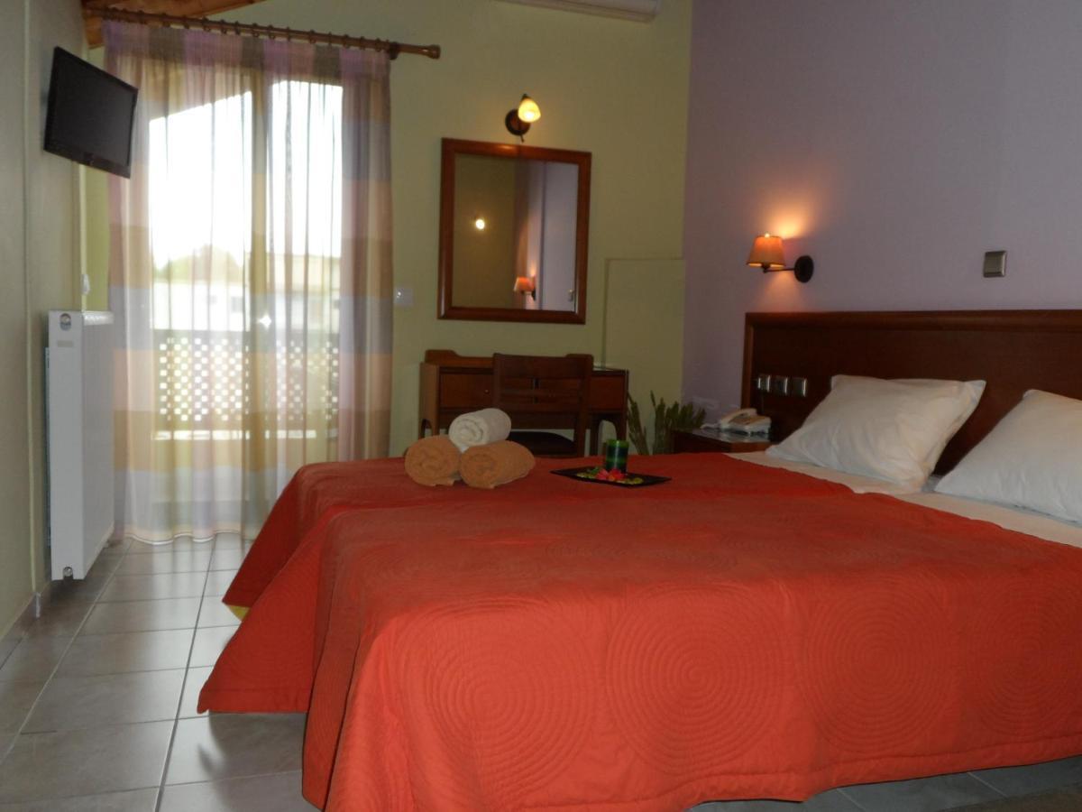 Hotel Prigipikon Suites And Sofites Loutra Ipatis Exterior foto
