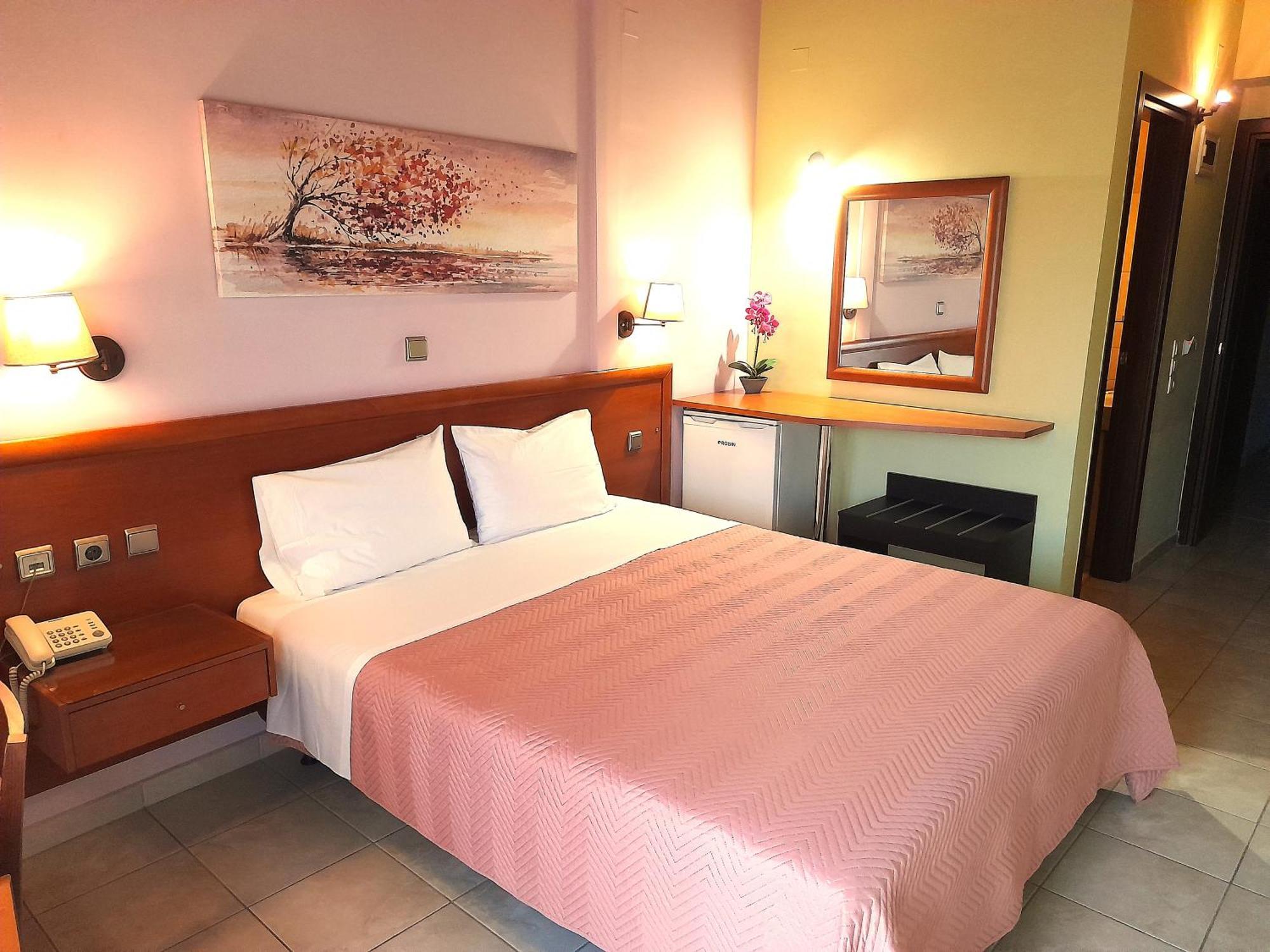 Hotel Prigipikon Suites And Sofites Loutra Ipatis Exterior foto